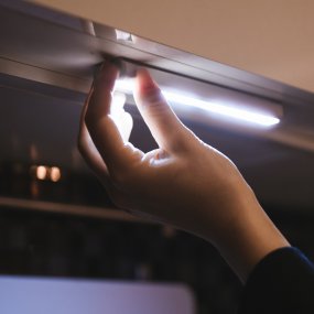 Oppladbar LED-spotlight