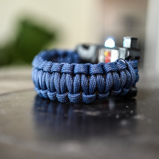 Overlevelse armbånd - Trykk på bildet for å lukke