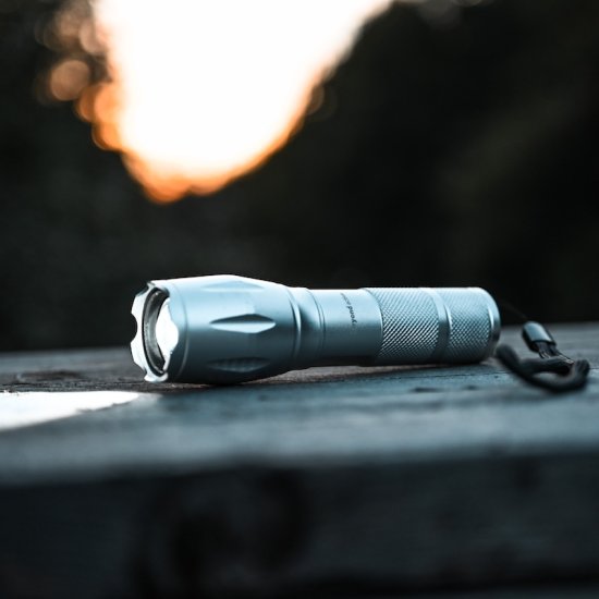 Tactical Flashlight - Lommelykt - Trykk på bildet for å lukke