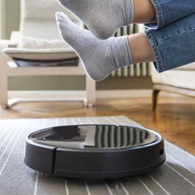 Robotstøvsuger som renser ved hjørner og kanter