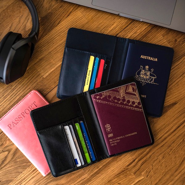 Passholder i laer (Billett og kortlommer)