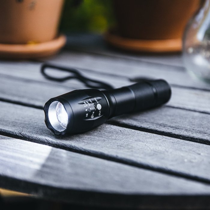 LED lommelykt - oppladbar (USB)